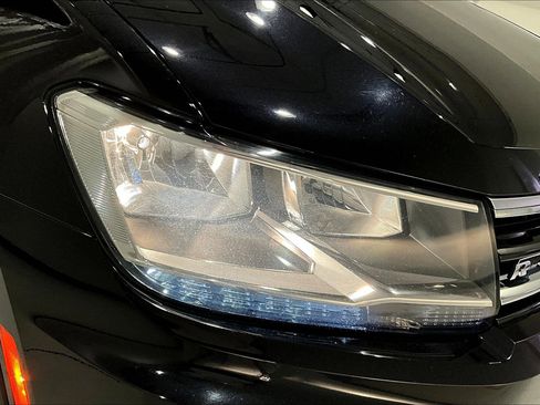 Used 2021 Volkswagen Tiguan SE R-Line image 31