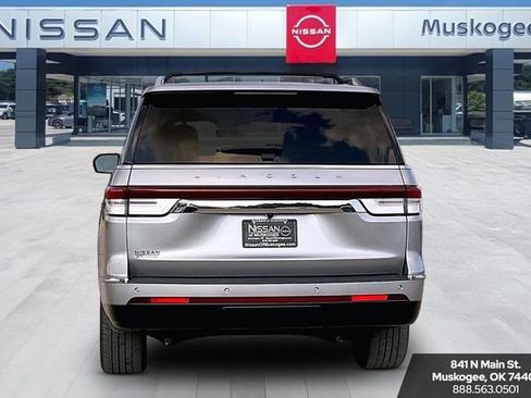 Used 2023 Lincoln Navigator Reserve AWD/4WD image 6