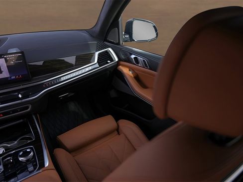 Used 2025 BMW X7 xDrive40i w/ Executive Package image 30