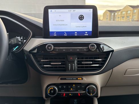 Used 2022 Ford Escape SE w/ Cold Weather Package image 17