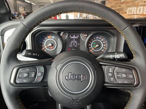 Used 2025 Jeep Wrangler Sport AWD/4WD image 27