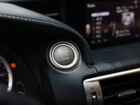 Used 2016 Lexus IS 200t image 34