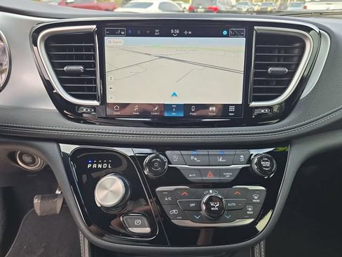 New 2026 Chrysler Pacifica Limited w/ S Appearance Package FWD image 19