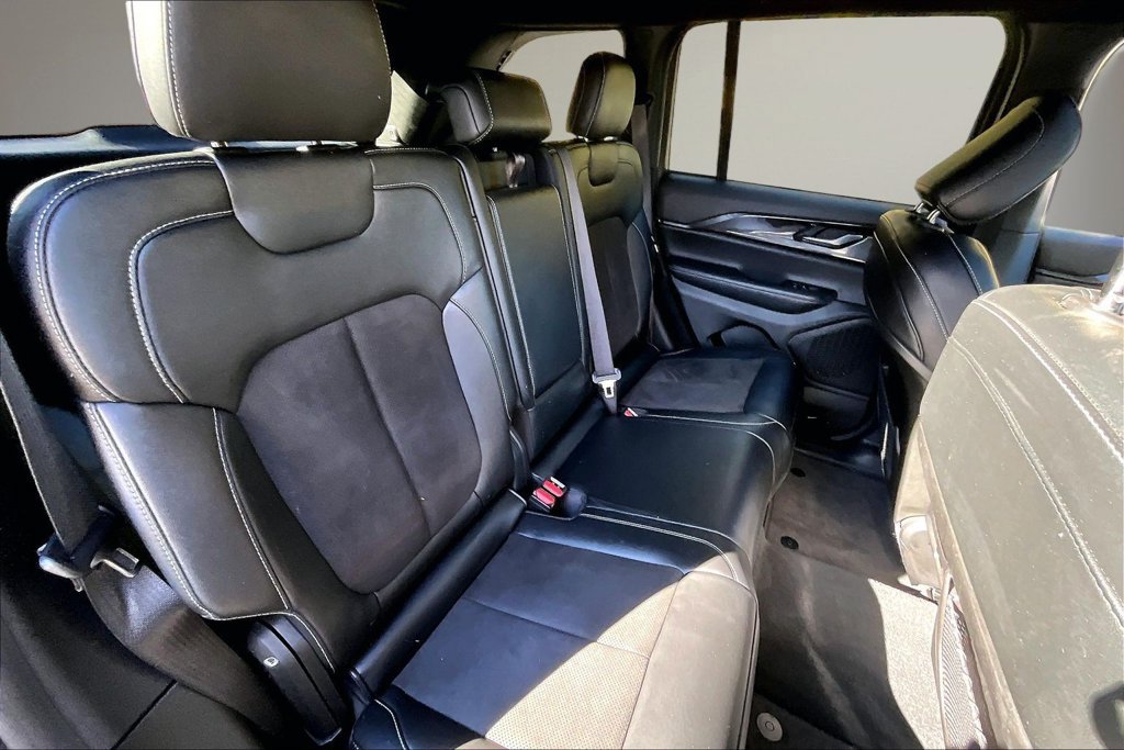Used 2023 Jeep Grand Cherokee Altitude AWD/4WD image 24