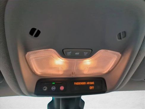 Used 2020 Chevrolet Bolt Premier FWD image 23