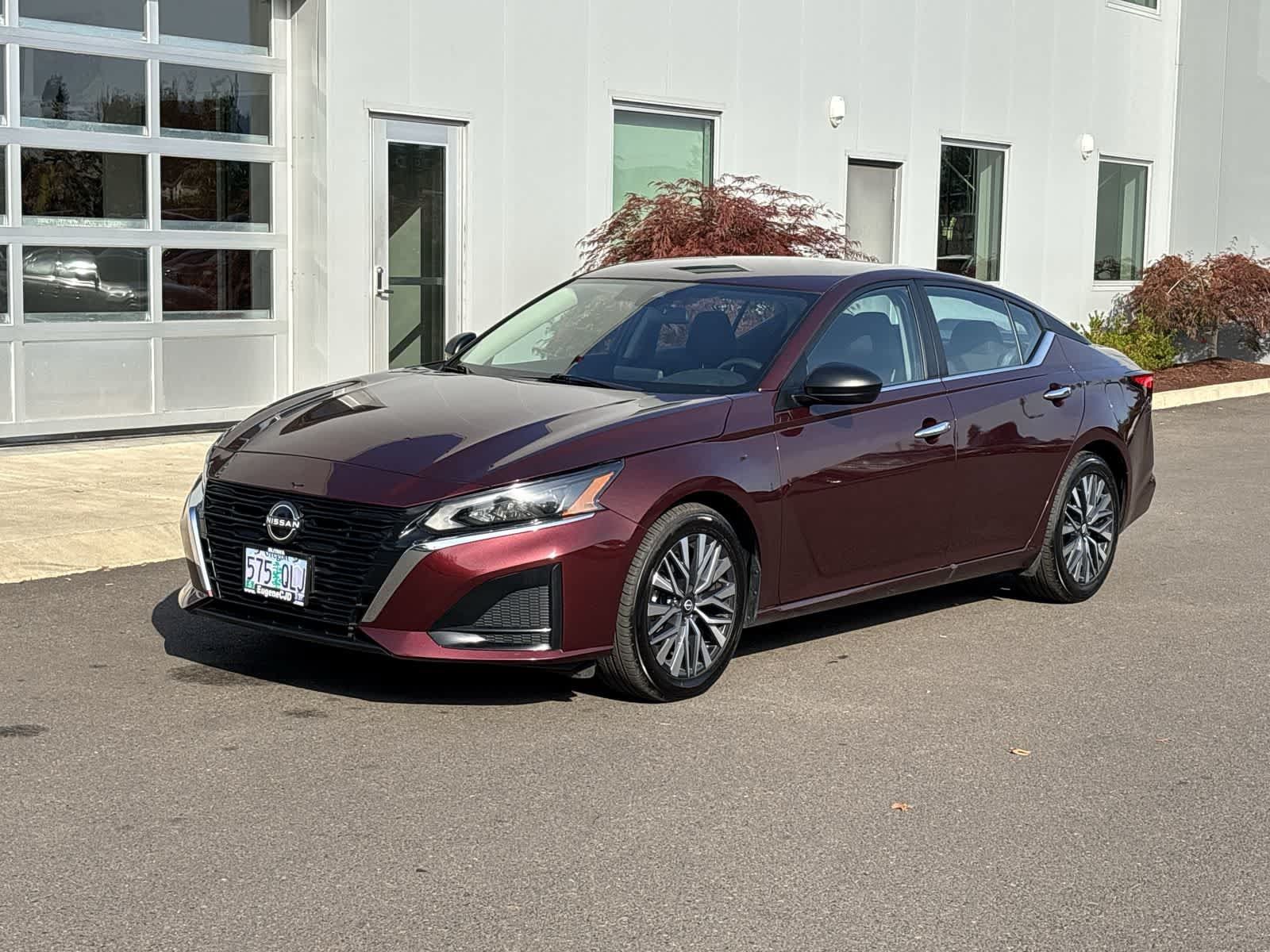 Used 2025 Nissan Altima 2.5 SV FWD image 1