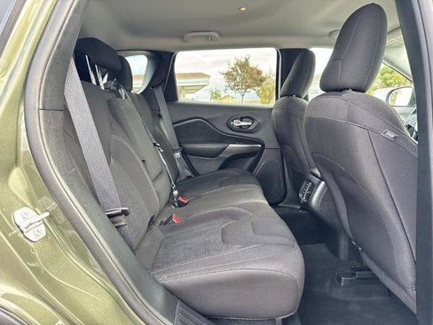 Used 2019 Jeep Cherokee Latitude w/ Popular Appearance Group image 28