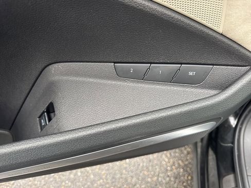 Used 2019 Audi e-tron Prestige w/ Prestige Package image 18