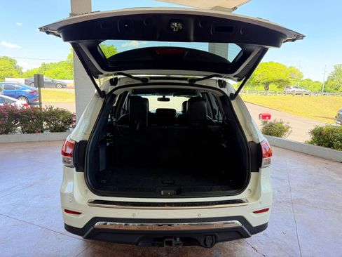 Used 2015 Nissan Pathfinder SL w/ SL Tech Package FWD image 24