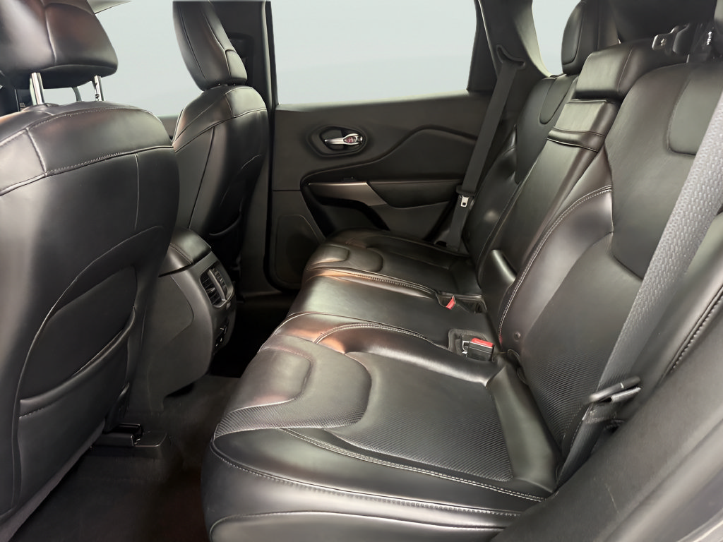 Used 2019 Jeep Cherokee Limited FWD image 14
