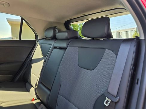 Certified 2025 Kia Niro EX FWD image 17