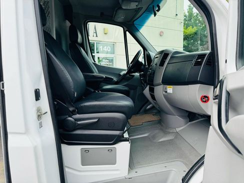 Used 2017 Mercedes-Benz Sprinter 2500 image 21