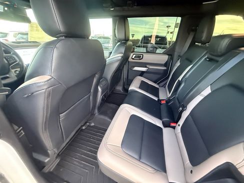 Used 2023 Ford Bronco Wildtrak image 12