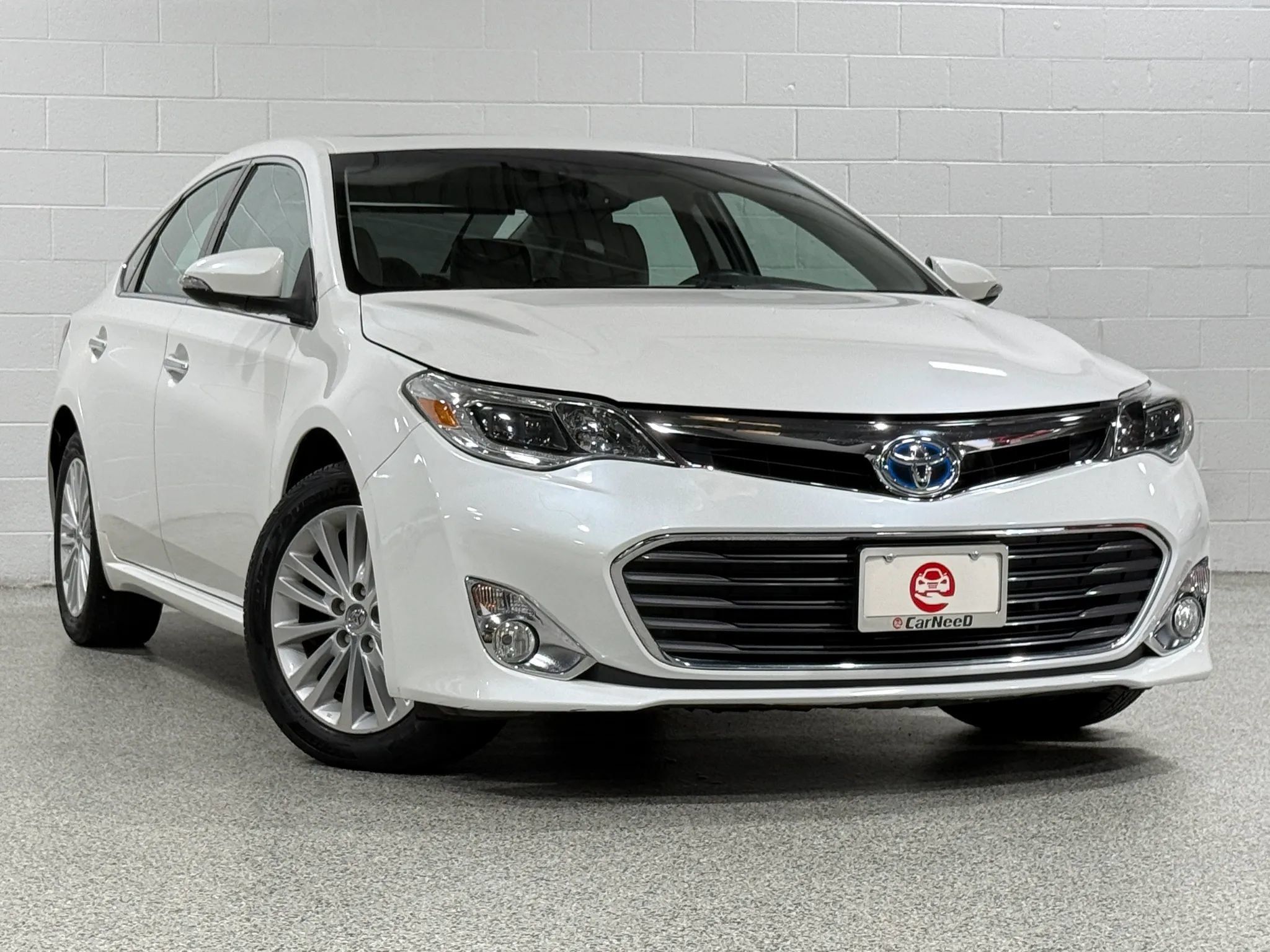 Used 2014 Toyota Avalon Limited FWD image 4