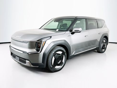 Used 2024 Kia EV9 Light RWD image 3