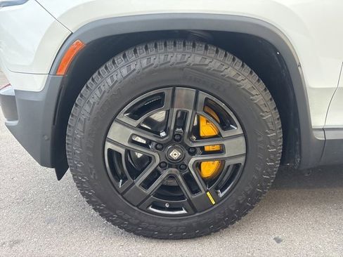Used 2023 Rivian R1T Launch Edition image 4