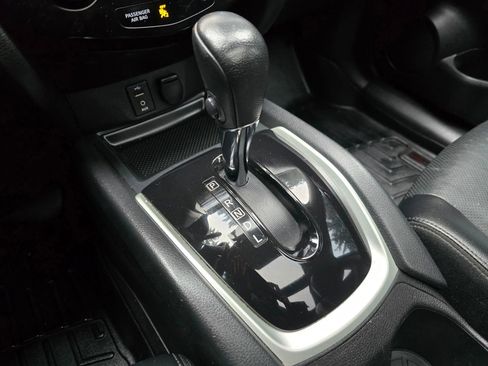 Used 2016 Nissan Rogue SL w/ SL Premium Package image 32