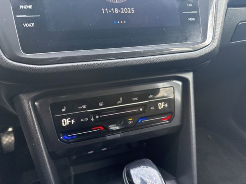 Used 2022 Volkswagen Tiguan SE image 21