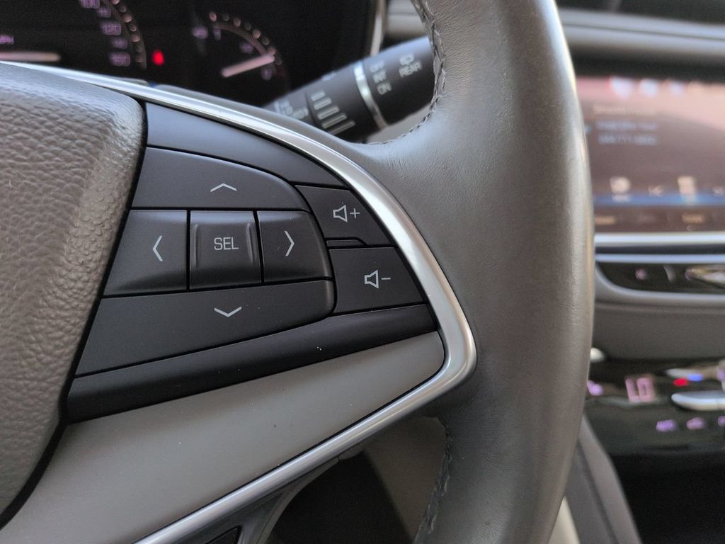 Used 2017 Cadillac XT5 Luxury w/ Driver Awareness Package FWD image 24
