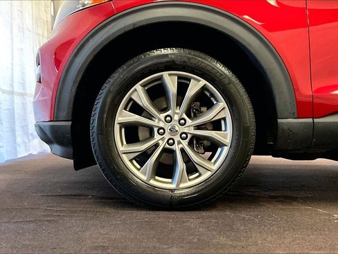 Used 2020 Ford Explorer XLT w/ Equipment Group 202A image 8