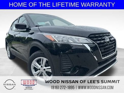 New 2025 Nissan Kicks Play S image 1