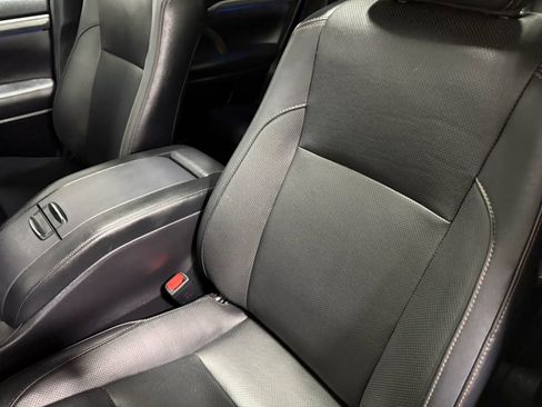 Used 2017 Toyota Highlander Limited Platinum image 16