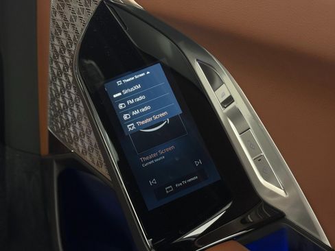 Used 2023 BMW 760i xDrive image 40