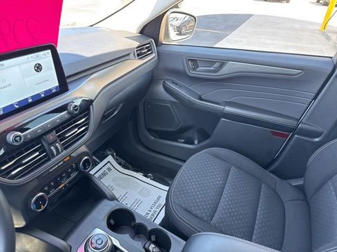 Used 2025 Ford Escape Active AWD/4WD image 23