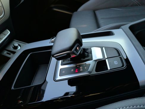 Used 2024 Audi Q5 2.0T Premium image 25