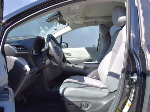 Used 2024 Toyota Sienna Limited AWD/4WD image 10