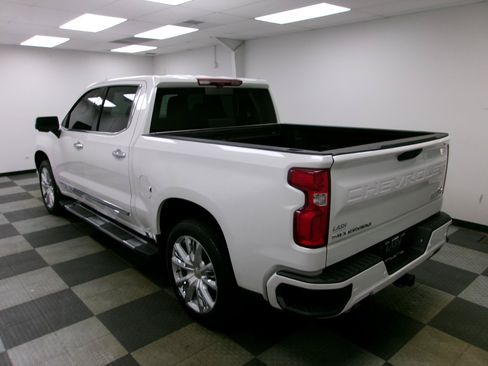 Used 2024 Chevrolet Silverado 1500 High Country w/ High Country Premium Package AWD/4WD image 2