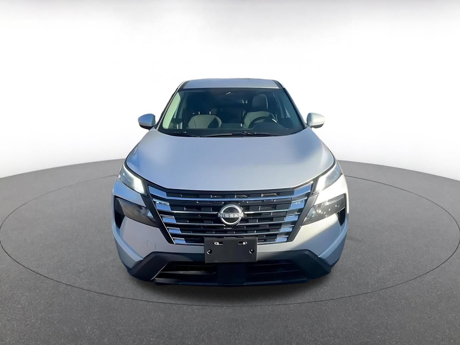 Used 2025 Nissan Rogue SV AWD/4WD image 4