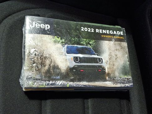 Used 2022 Jeep Renegade Latitude AWD/4WD image 25