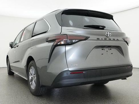New 2026 Toyota Sienna XLE FWD image 17