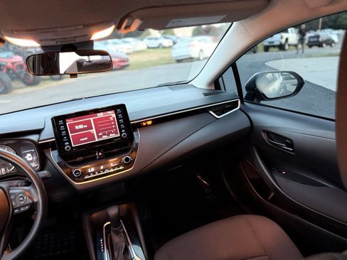 Used 2022 Toyota Corolla LE FWD image 22