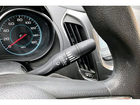 Used 2018 Chevrolet Cruze LT w/ Convenience Package FWD image 21