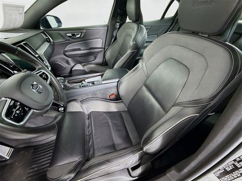 Used 2019 Volvo S60 T6 R-Design image 5