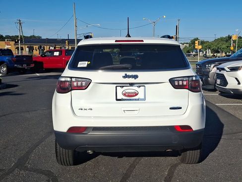 Used 2024 Jeep Compass Latitude AWD/4WD image 5