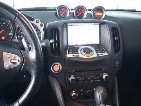 Used 2015 Nissan 370Z Coupe RWD image 24
