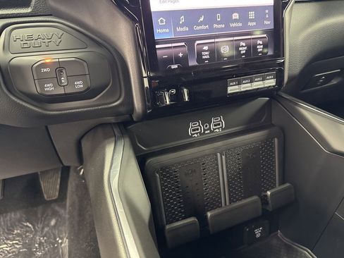 New 2026 RAM 2500 Laramie AWD/4WD image 25