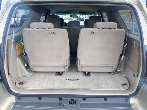 Used 2005 Toyota 4Runner SR5 AWD/4WD image 9
