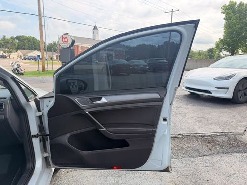 Used 2021 Volkswagen Golf 4-Door FWD image 28