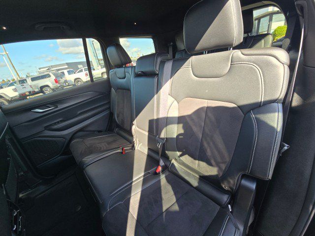 Used 2024 Jeep Grand Cherokee L Altitude AWD/4WD image 22