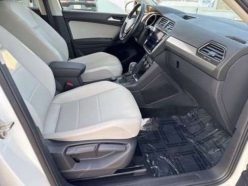 Used 2019 Volkswagen Tiguan SE image 32