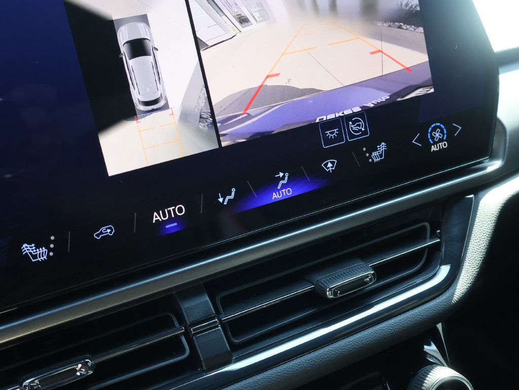 Certified 2024 Chevrolet Equinox EV RS FWD image 29