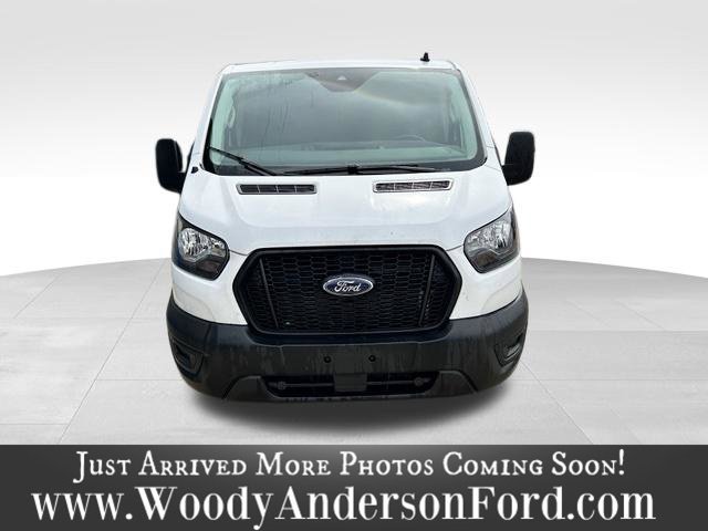 Used 2025 Ford Transit 150 Low Roof RWD image 4