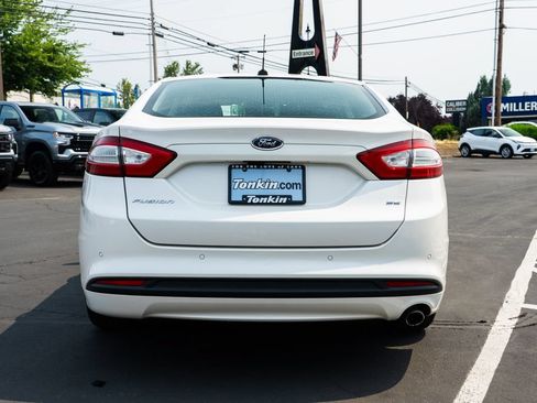 Used 2016 Ford Fusion SE FWD image 4