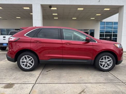 Used 2024 Ford Edge SEL w/ Convenience Package image 8