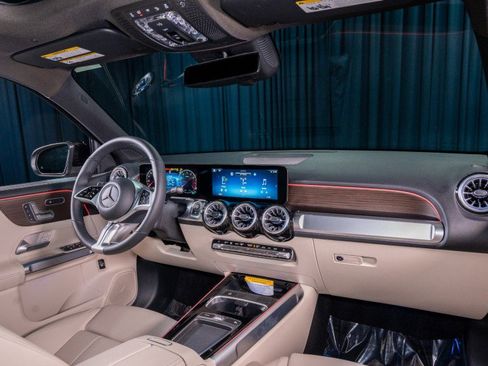 New 2026 Mercedes-Benz GLB 250 4MATIC image 4