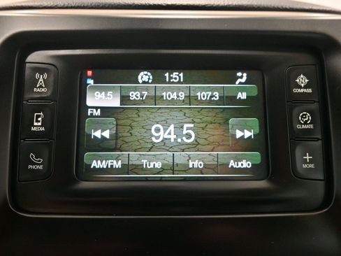 Used 2015 Jeep Cherokee Latitude w/ Cold Weather Group AWD/4WD image 10